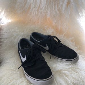 all black janoskis